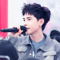 Q.Hùng (Phone)