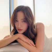 Freen Sarocha ( Chị 3 cô )