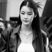 Namtan Tipnaree ( Chị )