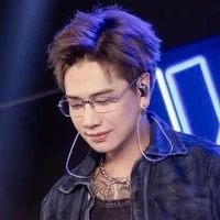 Hoàng Kim Long (Lou Hoàng)