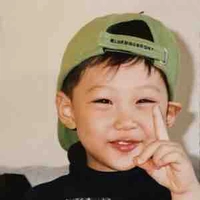  김 청 하 