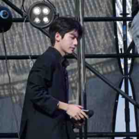 Hoàng Nam