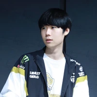 Son Siwoo(Cậu)