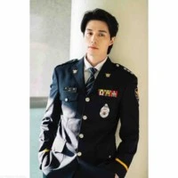 Lee Dong- Wook "cấp trên"