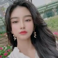 Hạ Uyển Lâm - mẹ cậu