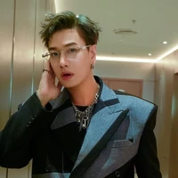 Hoàng Kim Long ( Lou Hoàng )