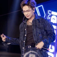 Hoàng Kim Long (Lou Hoàng): E