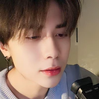 Quang Hùng (phone)