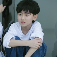 Tả Kỳ Hàm_lúc nhỏ