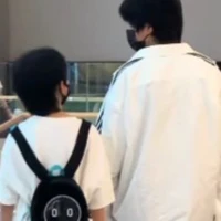 tác giả bị kh.ùng