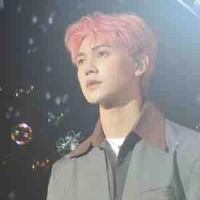 Nhỏ tác giả nè chứ ai