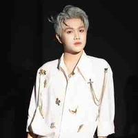 Hoàng Đức Duy - E (rượu vang)