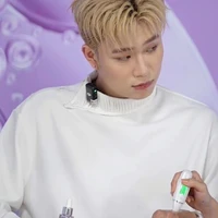 dương đeo míc;/