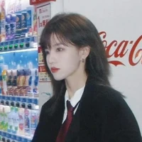 Bách Hân Dư - cô