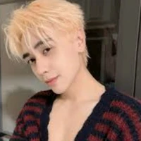 q.hùng