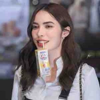 Charlotte Austin - [ Lúc bé ]