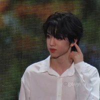 Trương Quế Nguyên(along) anh