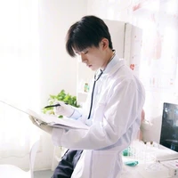 Dịch Dương Thiên Tỉ - Bác Sĩ