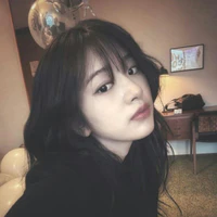 Ahn Yujin - Cô