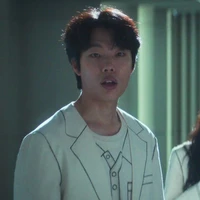 Ryu Jun Yeol ( Cậu , 3 )