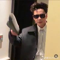 hùng