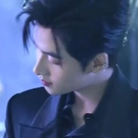 Hoàng Hùng- hùng huỳnh