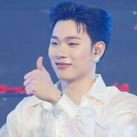 dương đeo míc