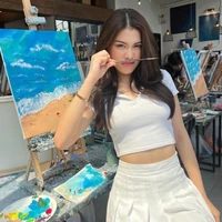 nude(bạn thân cô)