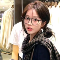 Nhã Thanh Hy_Cô(khi đeo kính)