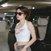 Becky Rebecca Patricia Armstrong(cô)