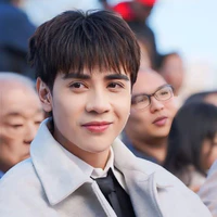 Lê Quang Hùng ( phone)