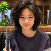 Jung Hoyeon (cô)