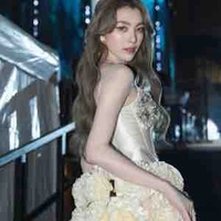 Orm Kornnaphat ( cô )