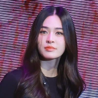 Lingling Kwong [Chị]