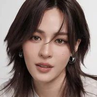Lingling Kwong [Chị]