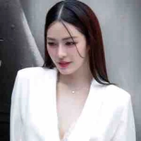 Lingling Kwong( cô )
