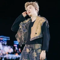 trần đăng dương(dương đeo mic)