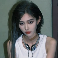 Vương Dịch( Cô)