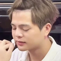 nhóm bạn của Rhy