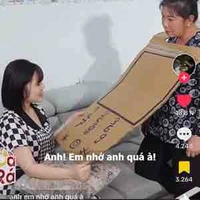 Mẹ chồng giả làm cái điện thoại