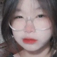 chị stylist kiêm người make up 