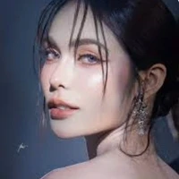 Charlotte Austin [Bạn Nàng]