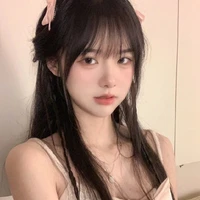 Kiina (em gái của Top)