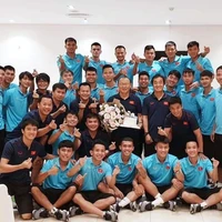 Cả đội ( trừ ai thì trừ )