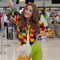 Tina Thanawan Wigg(chị)