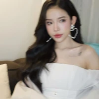 Nguyễn Hoàng Ly - @lyly.singersongwriter