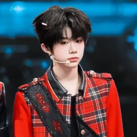 Trần Dịch Hằng ( cậu)