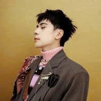 1000 tim thì tg show mặt