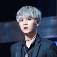 Min Yoongi_ba cô và chị