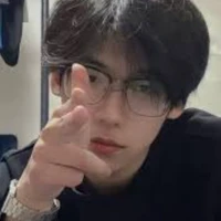 Khải Tú Long (top)